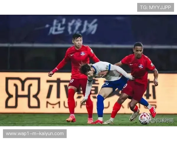 蓉城中场强度提升 双后腰体系构建攻防转换枢纽 蓉城中场强度提升 双后腰体系构建攻防转换枢纽